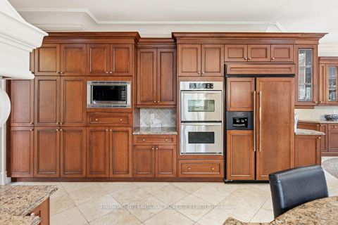 Photo 13 at 776 Woodland Acres Crescent, Rural Vaughan, Vaughan