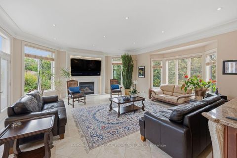 Photo 16 at 776 Woodland Acres Crescent, Rural Vaughan, Vaughan