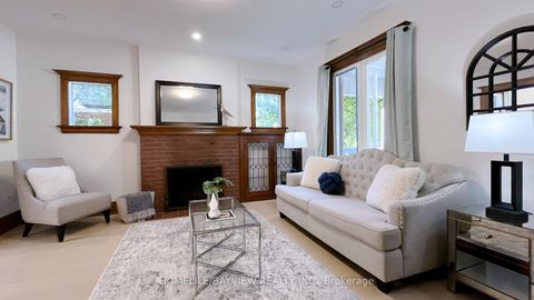 Photo 4 at 82 Centre Street E, Crosby, Richmond Hill