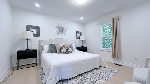 Photo 11 at 82 Centre Street E, Crosby, Richmond Hill