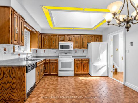 Photo 14 at 39 Buxton Road, CFB, Toronto