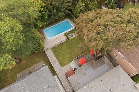 Photo 2 at 11 Urbandale Avenue, Newtonbrook East, Toronto
