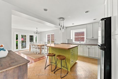 Photo 4 at 11 Urbandale Avenue, Newtonbrook East, Toronto
