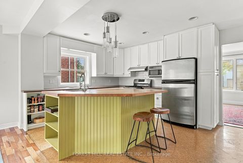 Photo 6 at 11 Urbandale Avenue, Newtonbrook East, Toronto
