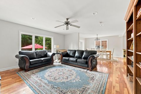 Photo 10 at 11 Urbandale Avenue, Newtonbrook East, Toronto