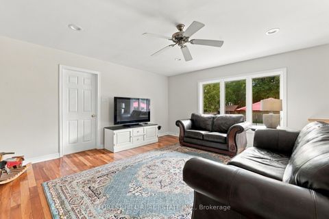 Photo 11 at 11 Urbandale Avenue, Newtonbrook East, Toronto