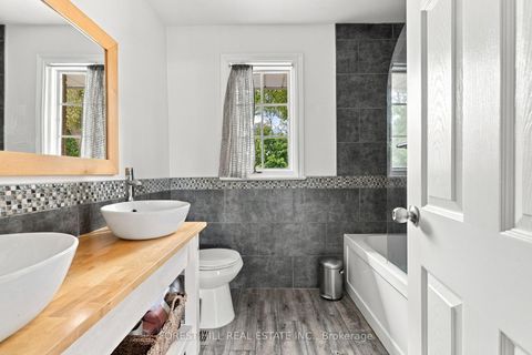 Photo 21 at 11 Urbandale Avenue, Newtonbrook East, Toronto