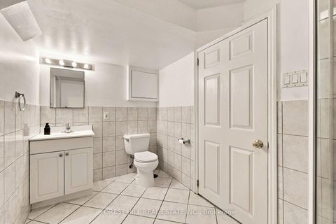 Photo 25 at 11 Urbandale Avenue, Newtonbrook East, Toronto