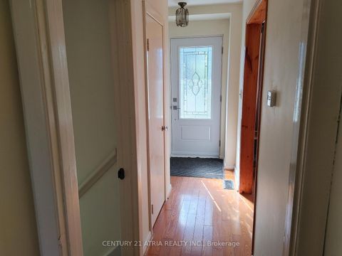 Photo 2 at 36 Chesapeake Avenue, Birchmount, Toronto