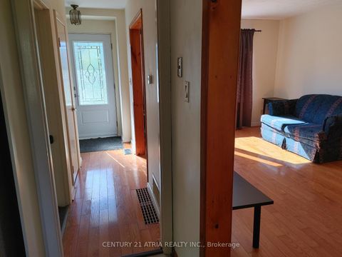 Photo 4 at 36 Chesapeake Avenue, Birchmount, Toronto