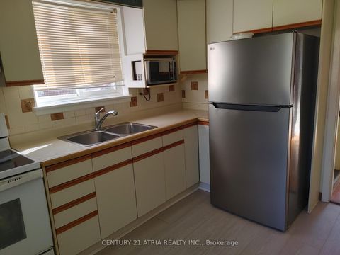 Photo 9 at 36 Chesapeake Avenue, Birchmount, Toronto