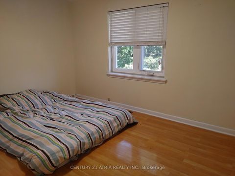 Photo 11 at 36 Chesapeake Avenue, Birchmount, Toronto