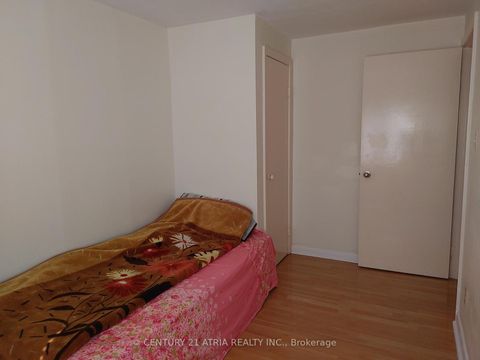 Photo 14 at 36 Chesapeake Avenue, Birchmount, Toronto