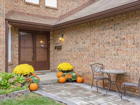 Photo 2 at 30 Invermarge Drive, Centennial Scarborough, Toronto