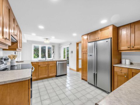 Photo 11 at 30 Invermarge Drive, Centennial Scarborough, Toronto