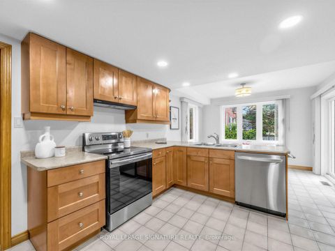 Photo 12 at 30 Invermarge Drive, Centennial Scarborough, Toronto