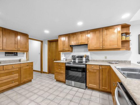 Photo 13 at 30 Invermarge Drive, Centennial Scarborough, Toronto