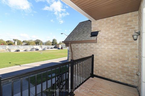 Photo 12 at 13 Father Redmond Way, Alderwood, Toronto