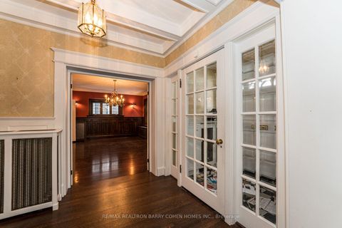 Photo 2 at 28 Dunvegan Road, Casa Loma, Toronto