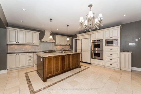 Photo 10 at 28 Dunvegan Road, Casa Loma, Toronto
