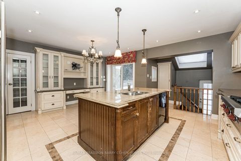 Photo 12 at 28 Dunvegan Road, Casa Loma, Toronto