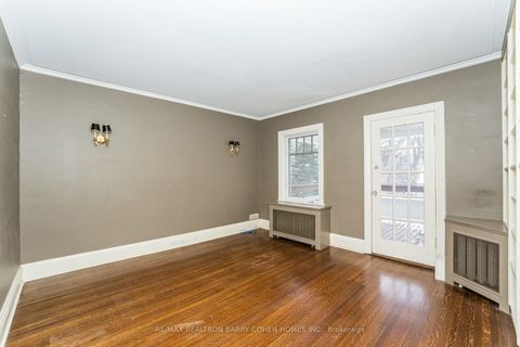 Photo 20 at 28 Dunvegan Road, Casa Loma, Toronto