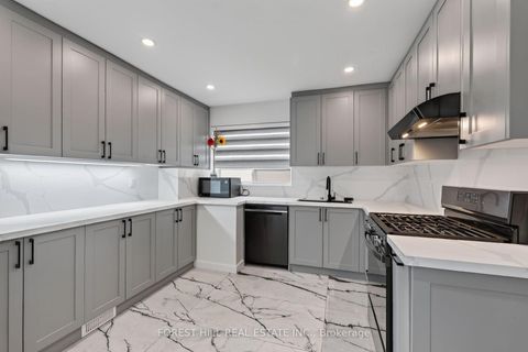 Photo 1 at 286 Palmer Avenue, Harding, Richmond Hill