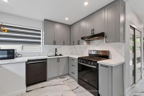 Photo 3 at 286 Palmer Avenue, Harding, Richmond Hill