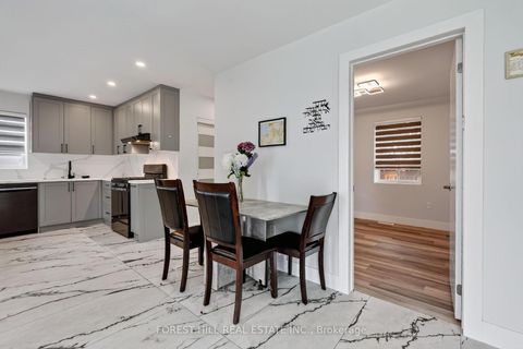 Photo 6 at 286 Palmer Avenue, Harding, Richmond Hill