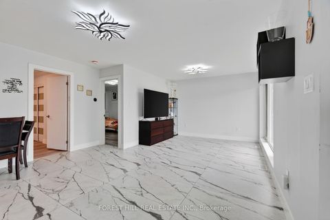 Photo 7 at 286 Palmer Avenue, Harding, Richmond Hill