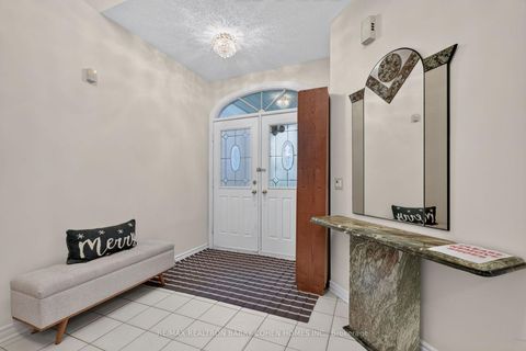 Photo 1 at 50 Oakhurst Drive, Beverley Glen, Vaughan