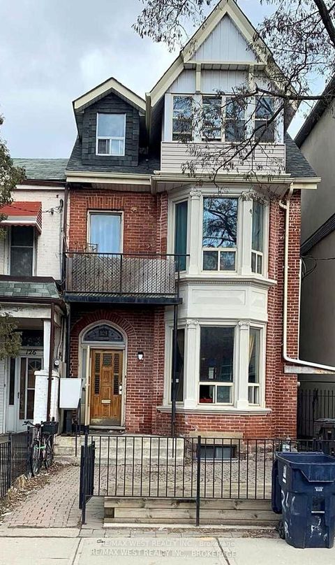 Photo 0 at 124 Baldwin Street, Chinatown, Toronto