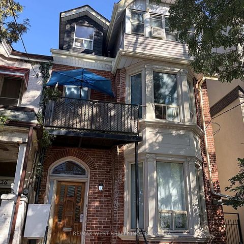 Photo 1 at 124 Baldwin Street, Chinatown, Toronto