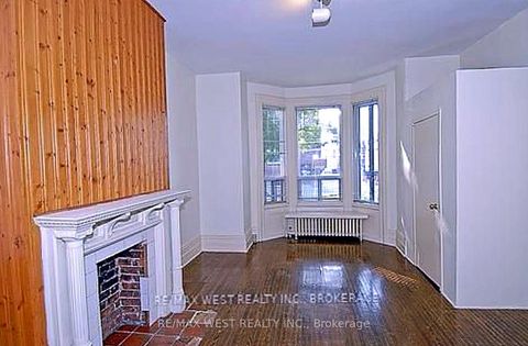 Photo 5 at 124 Baldwin Street, Chinatown, Toronto