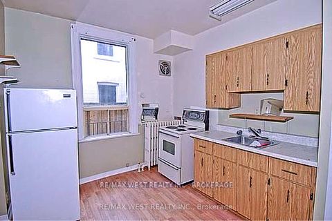 Photo 9 at 124 Baldwin Street, Chinatown, Toronto