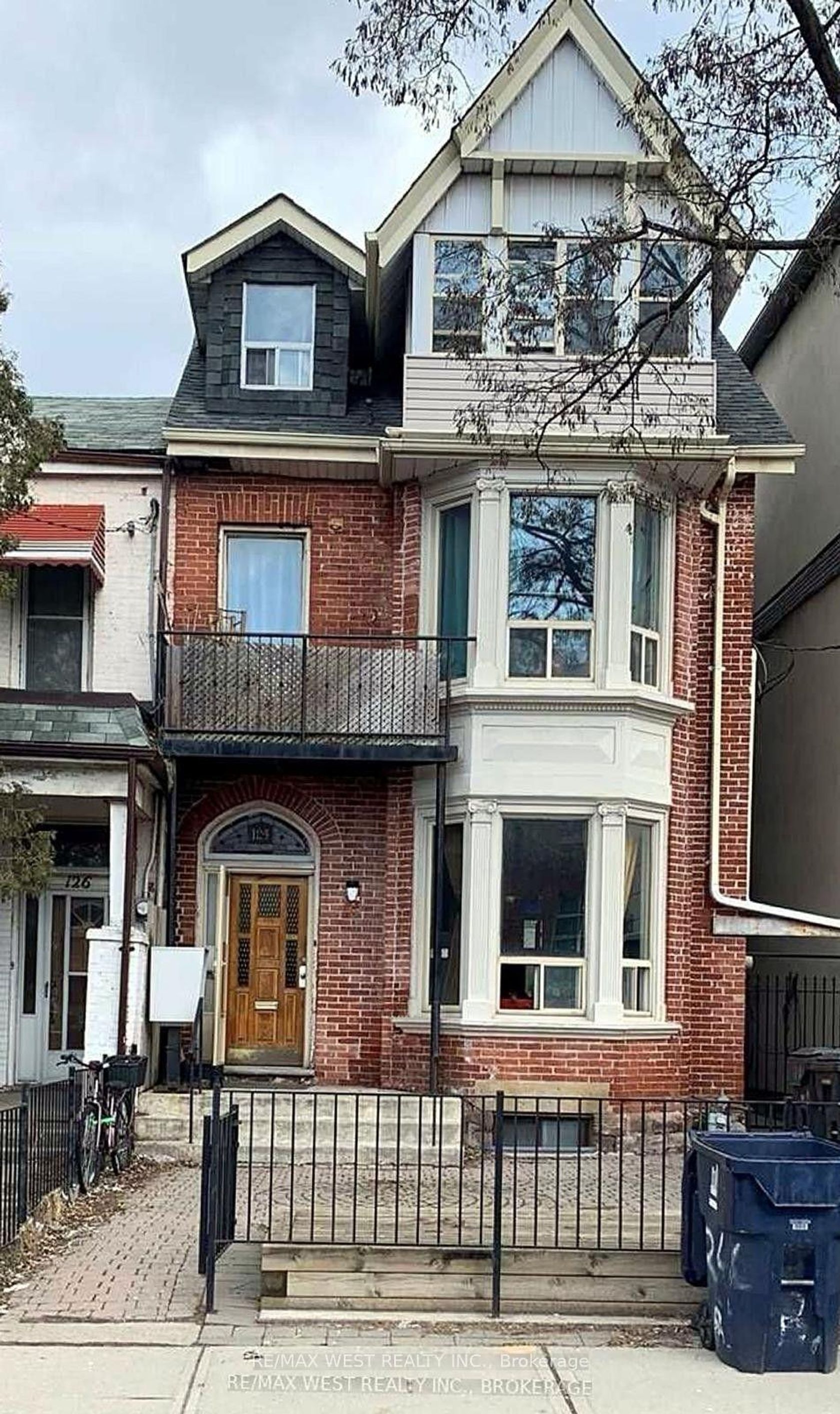 124 Baldwin Street, Chinatown, Toronto 