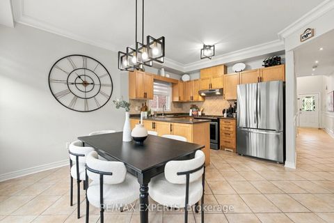 Photo 7 at 75 Keegan Crescent, Sonoma Heights, Vaughan