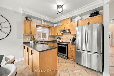 Photo 8 at 75 Keegan Crescent, Sonoma Heights, Vaughan