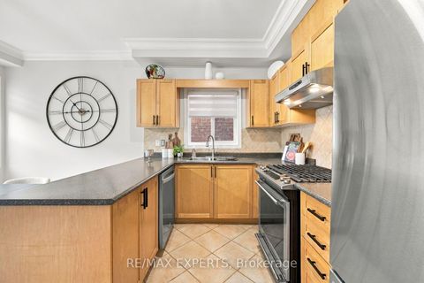 Photo 9 at 75 Keegan Crescent, Sonoma Heights, Vaughan