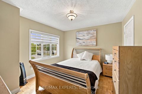 Photo 10 at 75 Keegan Crescent, Sonoma Heights, Vaughan