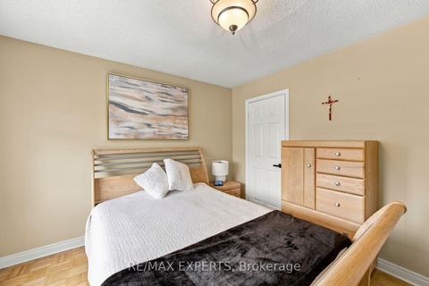 Photo 11 at 75 Keegan Crescent, Sonoma Heights, Vaughan
