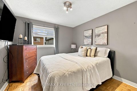 Photo 14 at 75 Keegan Crescent, Sonoma Heights, Vaughan
