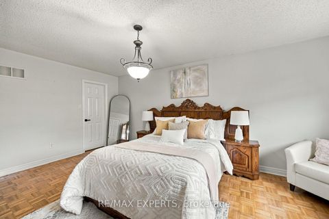 Photo 16 at 75 Keegan Crescent, Sonoma Heights, Vaughan