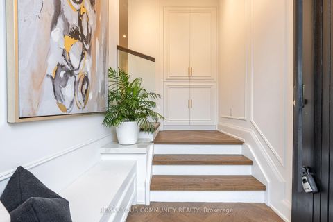 Photo 2 at 263 Linsmore Crescent, East York, Toronto