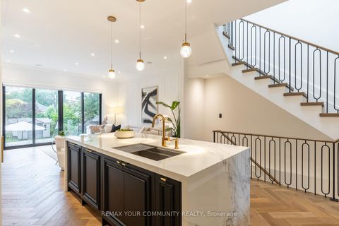 Photo 11 at 263 Linsmore Crescent, East York, Toronto