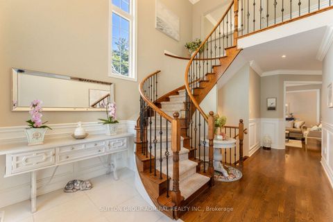 Photo 9 at 55 Maverick Crescent, Patterson, Vaughan