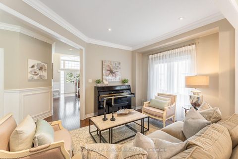 Photo 10 at 55 Maverick Crescent, Patterson, Vaughan