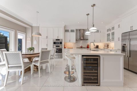 Photo 15 at 55 Maverick Crescent, Patterson, Vaughan