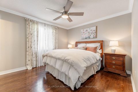 Photo 33 at 55 Maverick Crescent, Patterson, Vaughan