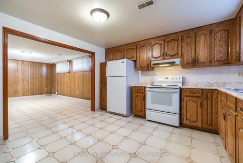 Photo 10 at 8 Carswell Place, Richview, Toronto